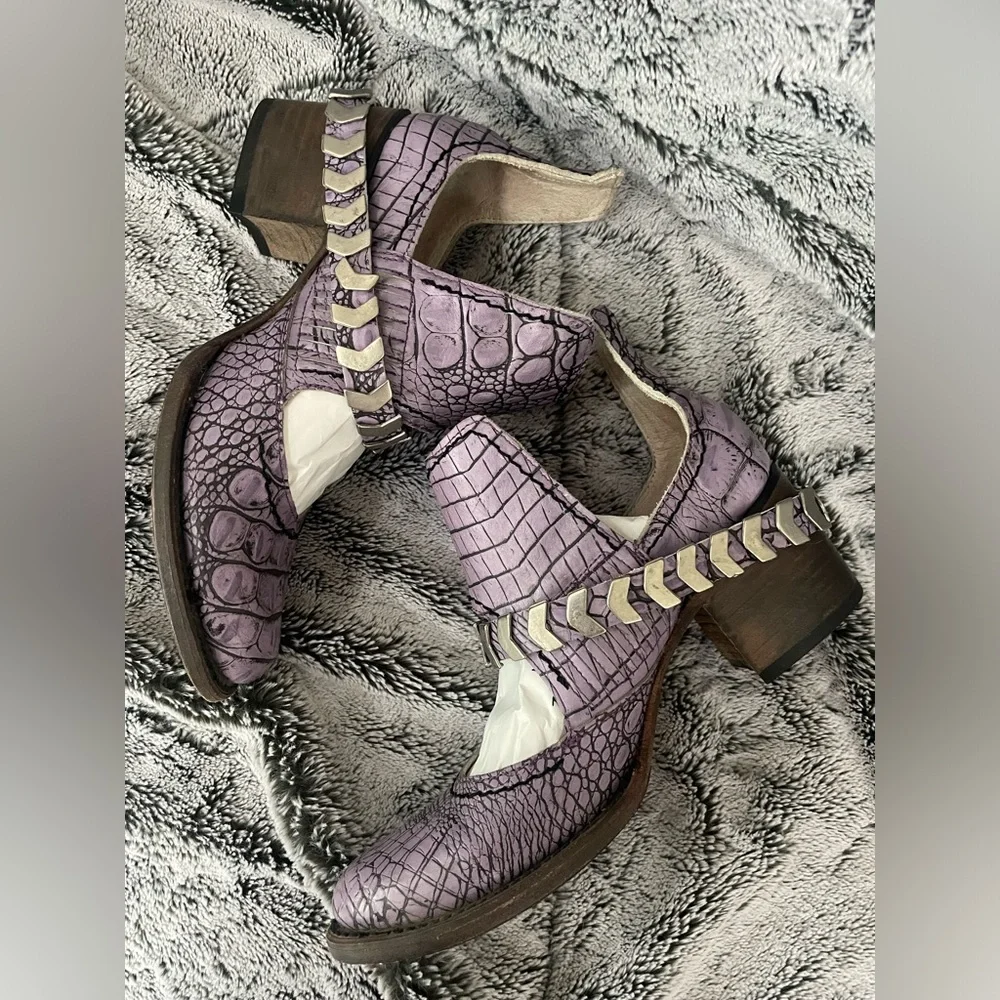 **SOLD** Freebird by Steven - Blade - Picture 3 of 5